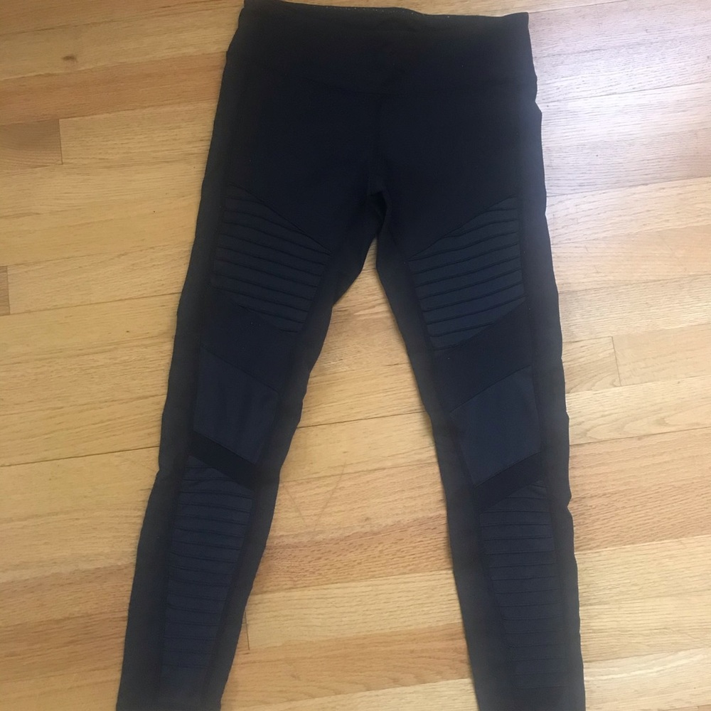 Black leggings.